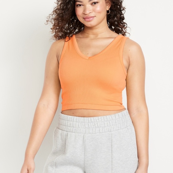 Old navy Exhale Ribbed V-Neck Crop Top - Picture 4 of 9